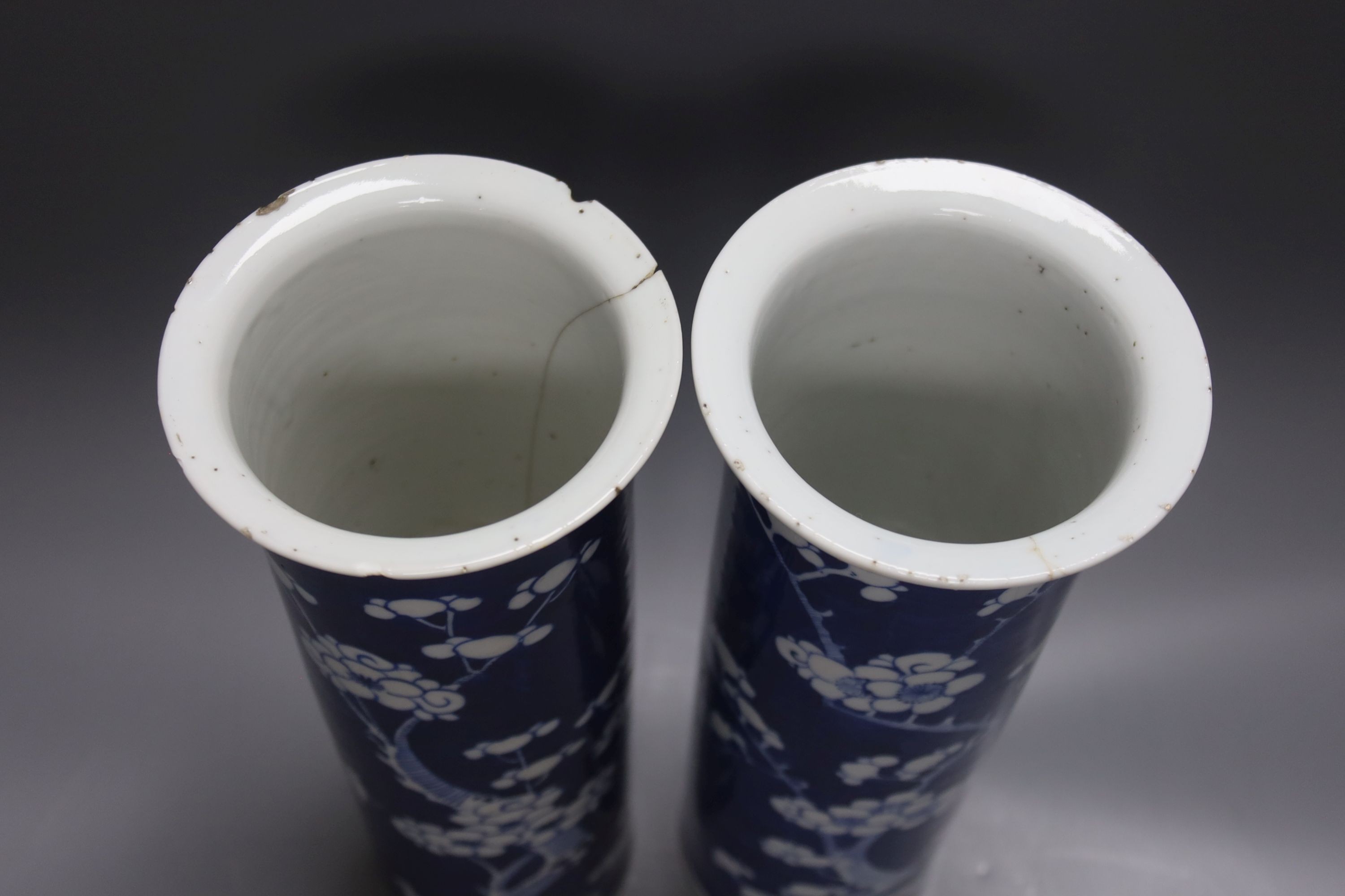 An 18th century Chinese famille rose mug, a Chinese Imari tea caddy and two Chinese blue and white sleeve vases 30cm (4)